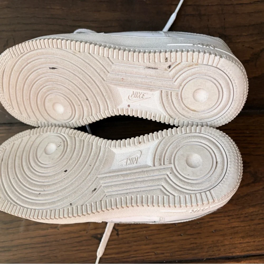 Nike Kids Air Force 1 White Sneakers size 6y used great condition - Picture 9 of 10